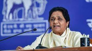 UP Latest Political Update: If Mayawati woos Dalit and Muslim voters then problems for both the alliance will increase.