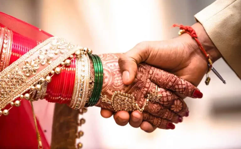 कई दिन तक नवविवाहिता से करता रहा बलात्कार, प्रेम में पड़कर ससुराल छोड़ी और हो गयी बेघर !
