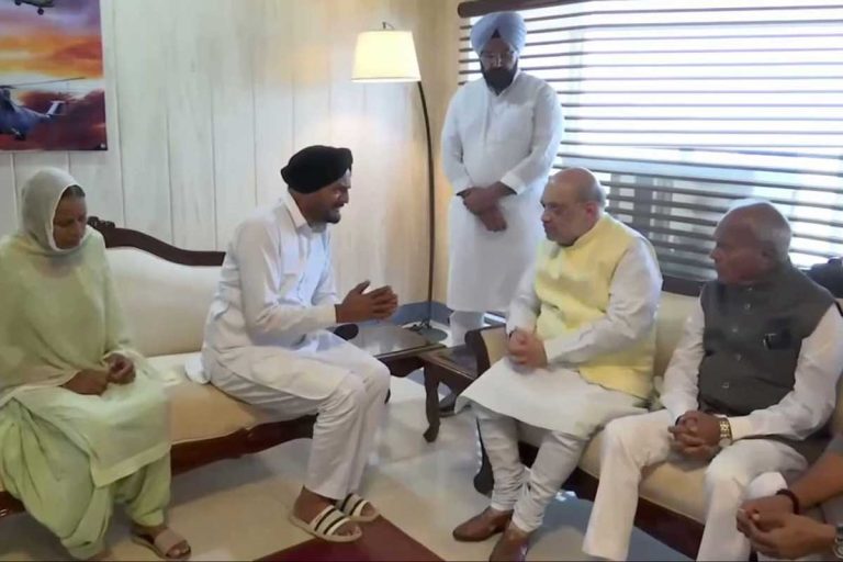 sidhu_moosawala_family_met_amit_shah