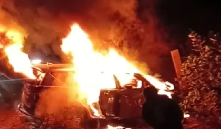 हादसे के बाद कार में लगी आग