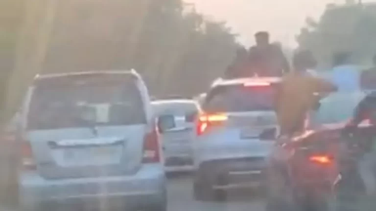 14_05_2023-car_riding_youths_created_ruckus_on_road_23412123