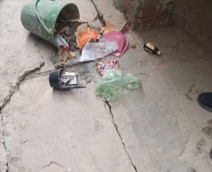 घरों की दीवारों में अचानक आई दरार