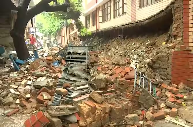 school building collapse in delhi