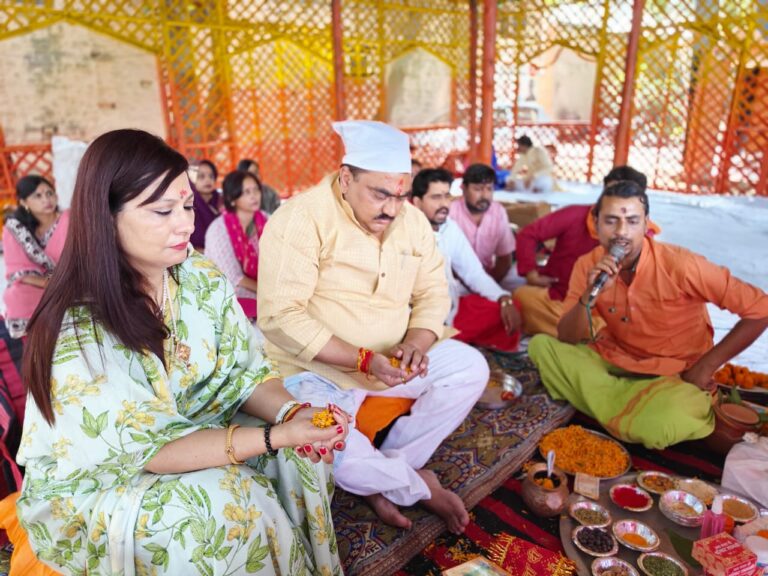 विधायक अजीतपाल त्यागी द्वारा विधिवत पूजन