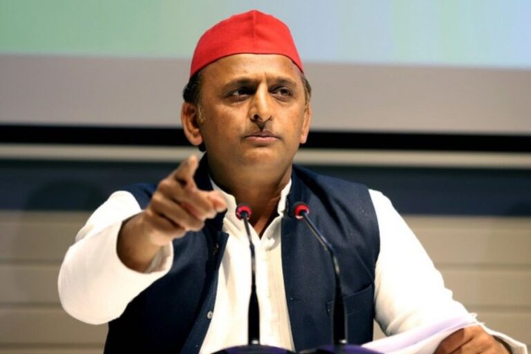 अखिलेश,राहुल ओवैसी के आईफोन हो गए हैक