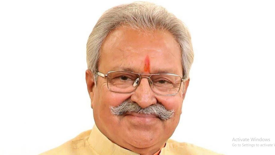 Lok Sabha Elections 2024 UP: Hooliganism of BJP leaders at the polling booth, MP scolded the inspector