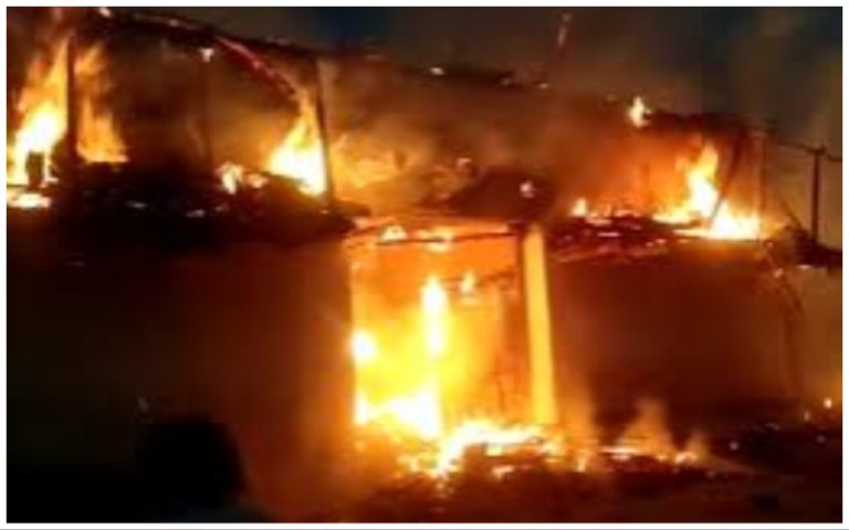 Blast In House In Badaun: A sudden fire broke out in the house…the entire house burnt to ashes.
