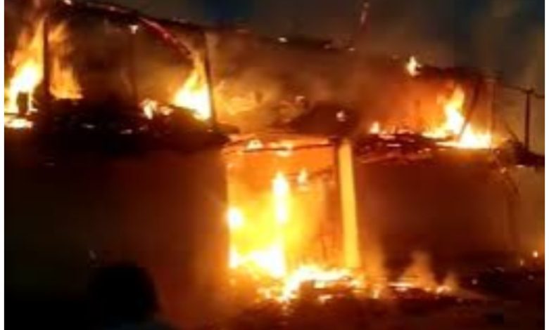 Blast In House In Badaun: A sudden fire broke out in the house…the entire house burnt to ashes.