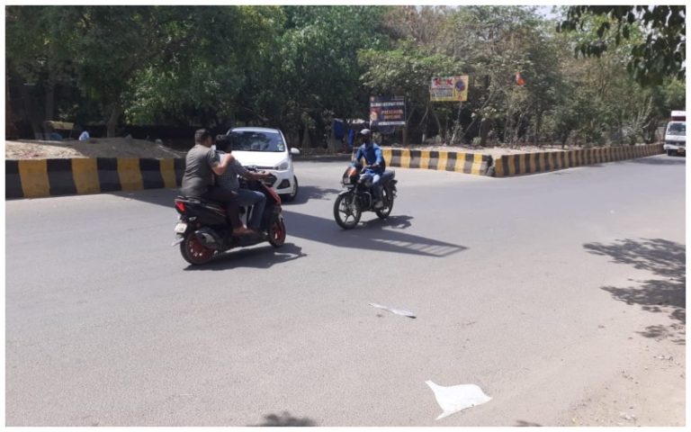 Uttar Pradesh Latest News: People in Uttar Pradesh are risking their lives and inviting accidents.