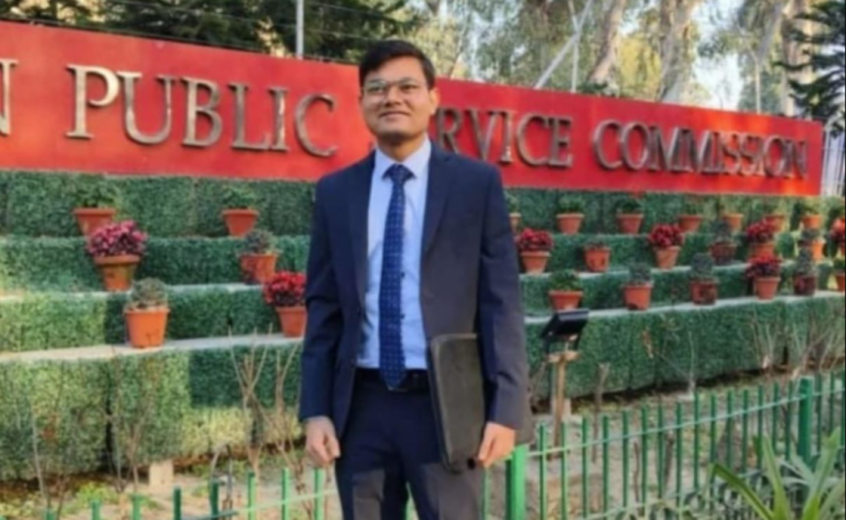 Farmer's Son Cracks UPSC: Labourer's son celebrates success of UPSC in mud house