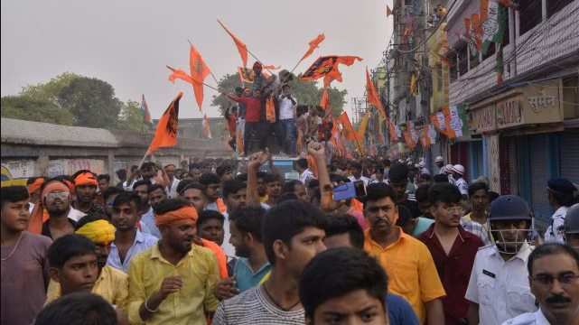 Ram Navami Violence In Bengal: Violence during Ram Navami procession in Murshidabad, explosion and stone pelting in procession.