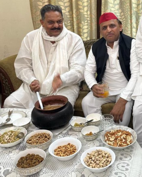 Akhilesh Visit to Ansari House: Akhilesh Yadav reached Ghazipur Gate to meet Mukhtar Ansari's family