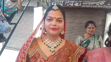 Lok Sabha Election 2024 Ghaziabad UP: In Ghaziabad, a woman reached the polling station in bridal clothes to cast her vote.