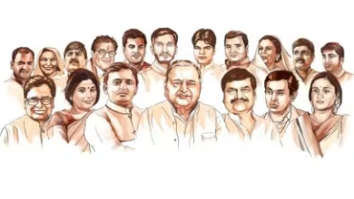 Today's Political News Headline: Amidst the noise of nepotism, five members of Mulayam family stand in the election field!