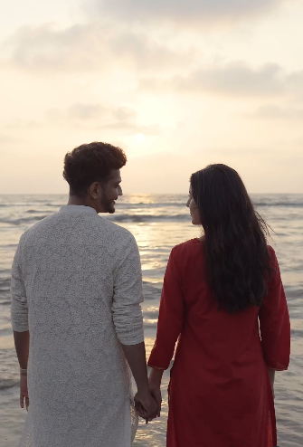 Latest Entertainment News Updates: After Elvish Yadav, Shehnaz Gill was seen getting romantic with Munawar Faruqui.
