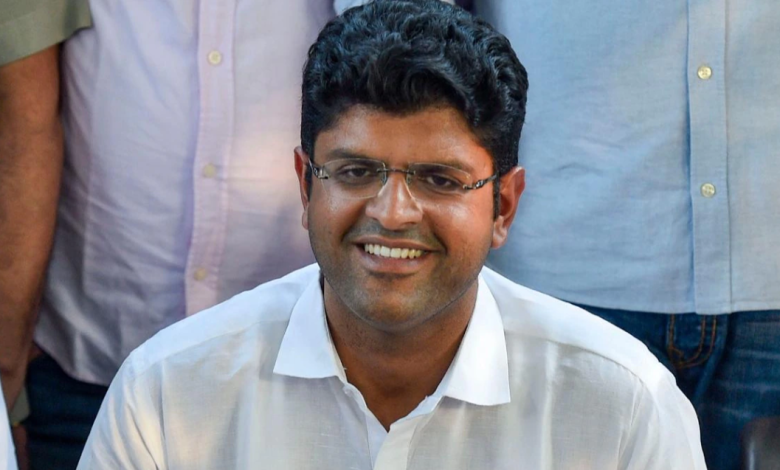 Political News Today in Hindi: Dushyant Chautala urged the Governor for a floor test