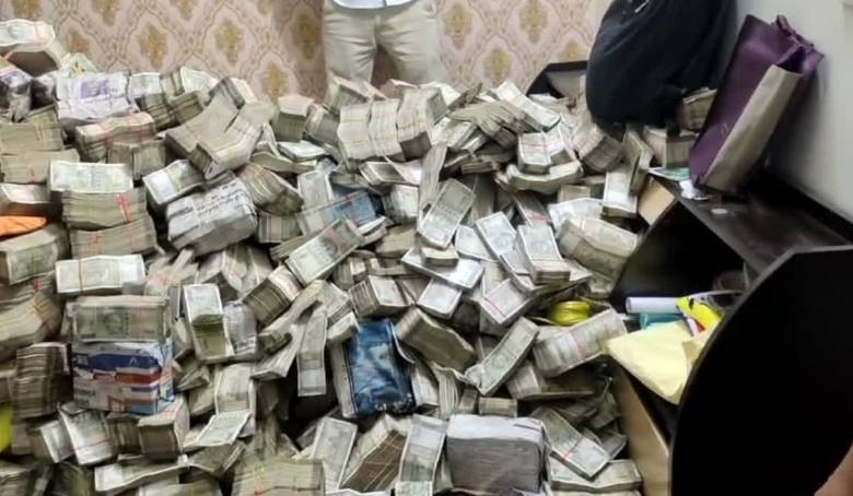 ED Raid in Ranchi: Kuber's treasure taken out from the house of minister's servant, ED gets Rs 25 crore