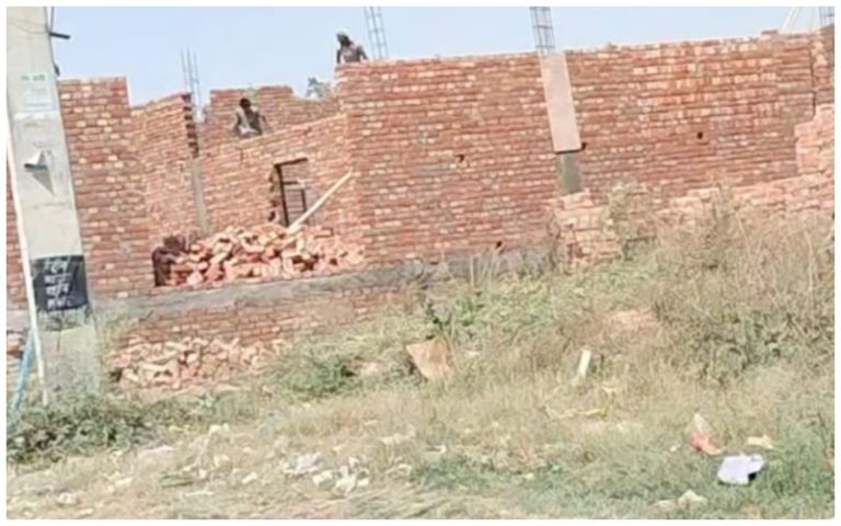 UP Saharanpur Latest News Update: Work on warehouse and shop in full swing on Chhajpura Road without map in Saharanpur.