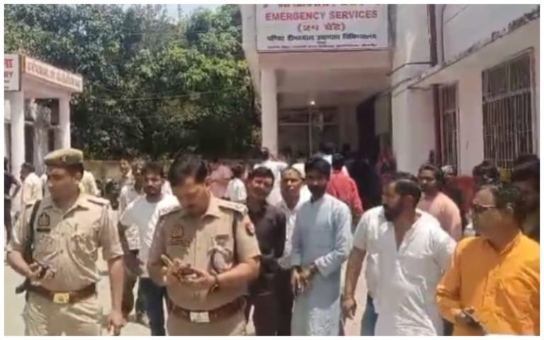 Latest Crime News Bijnor UP: A teacher teaching in a computer center was shot and injured in Bijnor.