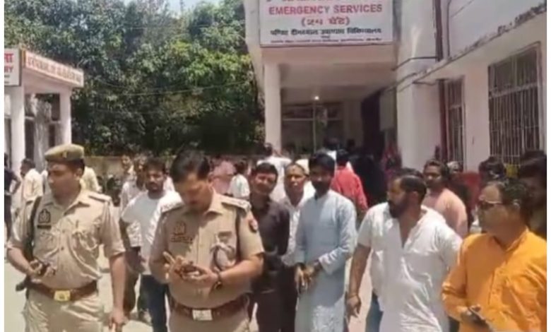 Latest Crime News Bijnor UP: A teacher teaching in a computer center was shot and injured in Bijnor.