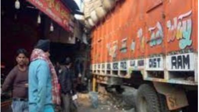 Amethi UP Latest Accident News: Dumper rammed into shop causing loss of goods worth lakhs