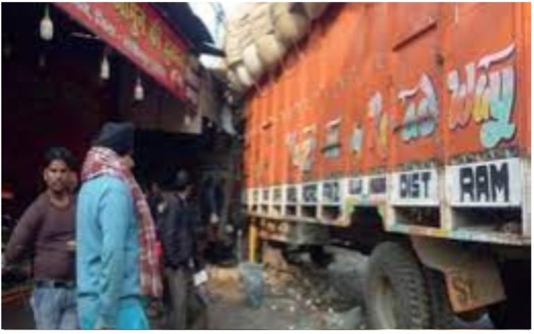 Amethi UP Latest Accident News: Dumper rammed into shop causing loss of goods worth lakhs