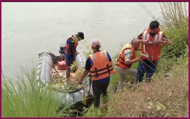 Uttar Pradesh latest news: A person washing hands in the canal after defecation drowned in the canal, PAC jawans are searching for the body.