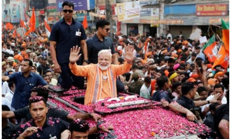 PM Modi in Varanasi Live Update: PM Modi's road show starts in Varanasi, crowd of thousands of people gathered…