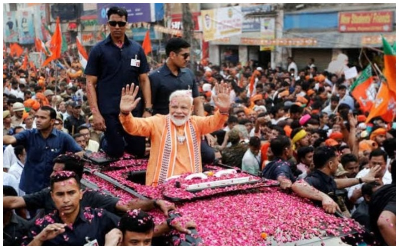 PM Modi in Varanasi Live Update: PM Modi's road show starts in Varanasi, crowd of thousands of people gathered…