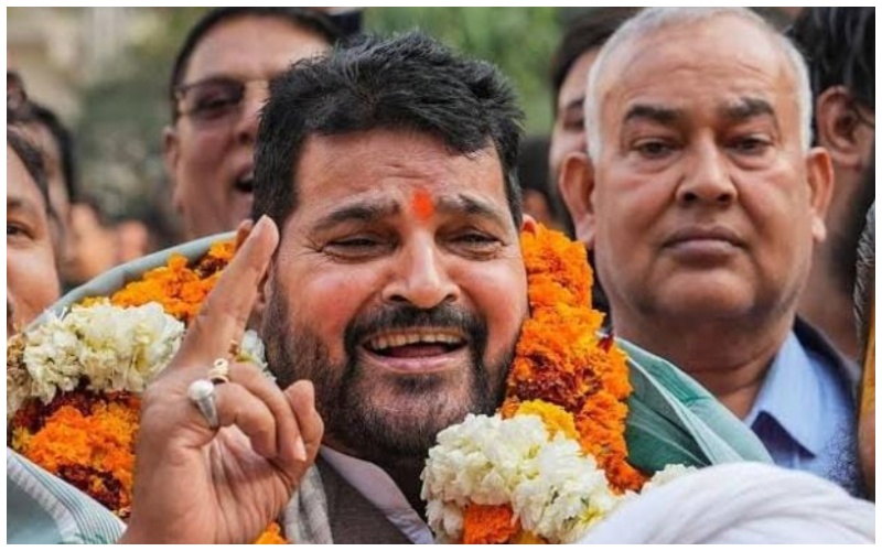 UP Lok Sabha Elections 2024: Brij Bhushan became emotional on stage, said a big thing