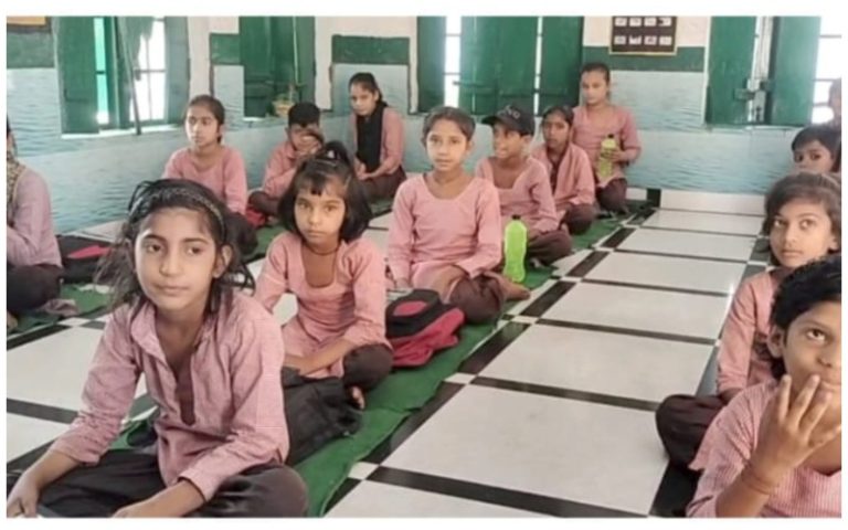 UP Saharanpur Latest News: Children come to primary school to sweep, not to study, expose of primary school