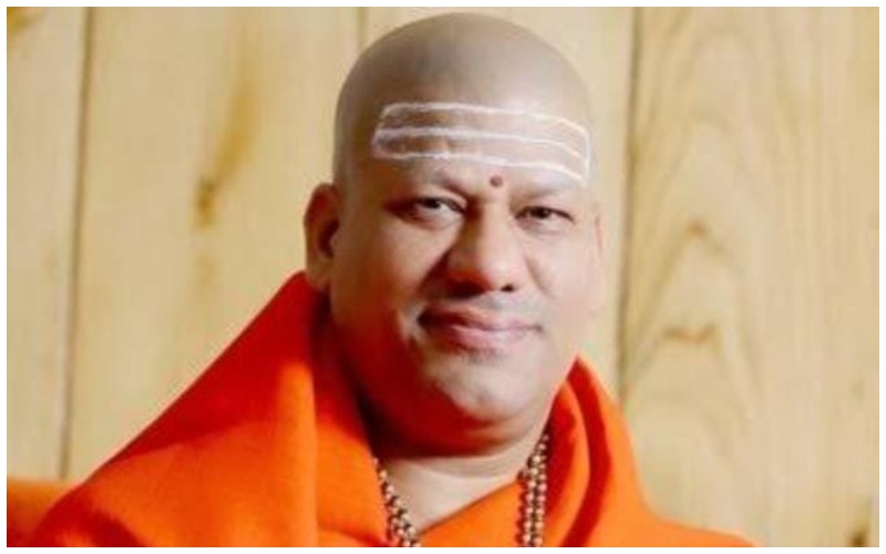Mahamandaleshwar Swami Kailashanand Giri Maharaj: Acharya Mahamandaleshwar Swami consecrated Lord Shiva in Shri Kashi Vishwanath and wished for PM Modi's victory.