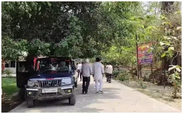 UP Latest Crime News: Police wreaked havoc on five people in Fatehpur, gave third degree in Kishanpur police station.