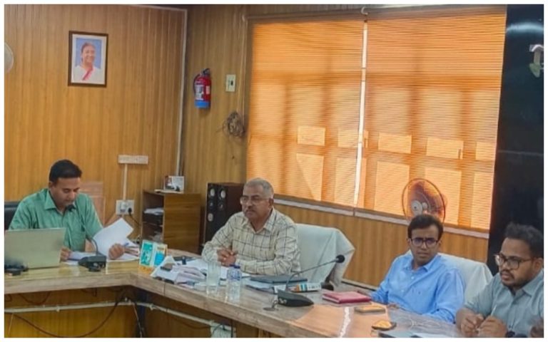 Latest News UP Bijnor: Meeting of Ganga Committee and District Environmental Committee held under the chairmanship of District Magistrate Ankit Kumar.