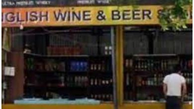 UP Latest News: Every day there is ruckus at the English liquor shop and beer shop adjacent to Devaki Nursing Home in Aliganj.