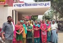 Women came out in protest against the opening of country liquor shop