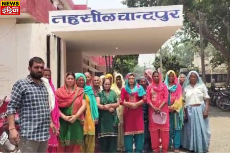 Women came out in protest against the opening of country liquor shop