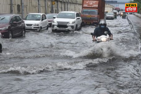 Heavy Rain in Delhi: BJP councilor seen driving a boat on the streets of Delhi, people got upset due to rain