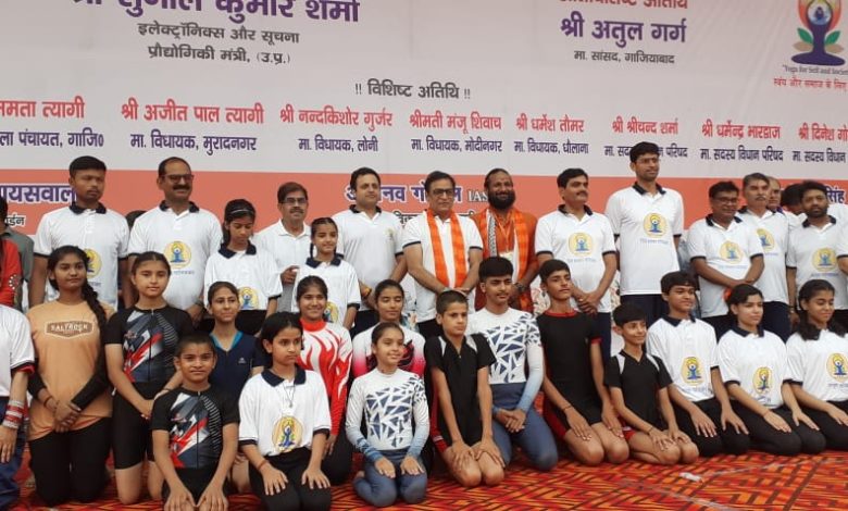 In Ghaziabad, the 10th International Yoga Day was celebrated at Ramlila Maidan in Kavi Nagar