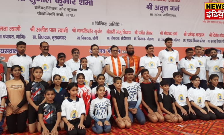 International Yoga Day was organized at Kavi Nagar Ramlila Maidan in Ghaziabad