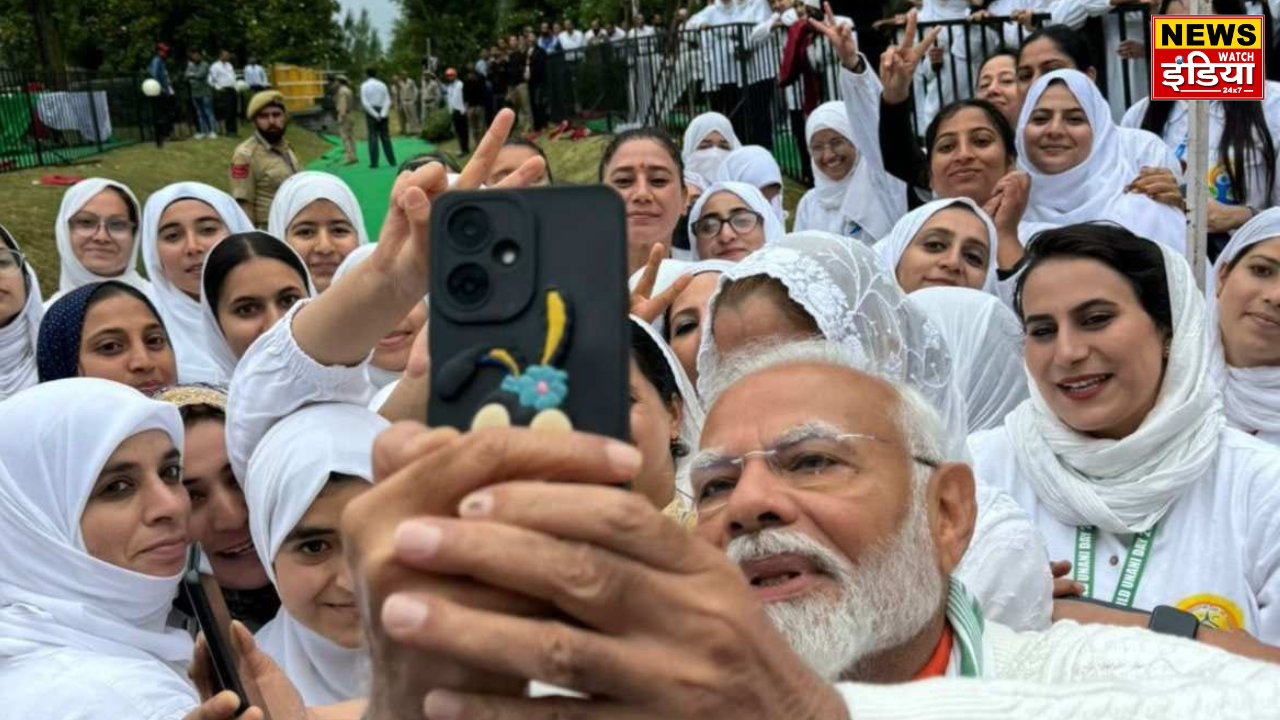 On International Yoga Day, Prime Minister Modi practiced yoga in Srinagar.