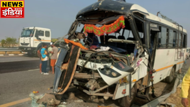 Bus returning from Ayodhya after visiting Ramlala collided with a dumper, 4 died