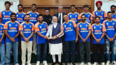 PM Modi meets Indian Cricket Team: Indian Cricket Team handed over the World Cup trophy to Prime Minister Narendra Modi