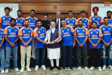 PM Modi meets Indian Cricket Team: Indian Cricket Team handed over the World Cup trophy to Prime Minister Narendra Modi