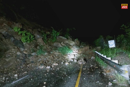 Landslide: Landslide occurred in Mussoorie, Uttarakhand, hundreds of passengers stranded due to closure of the highway.