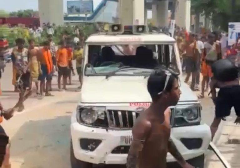 There was a ruckus after a Kanwariya was hit at Duhai metro station