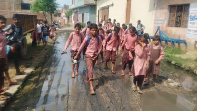 Bad road, school kids are upset, complaint to DM