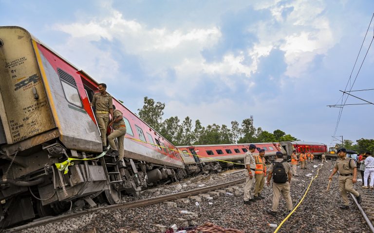 gonda-train-accident
