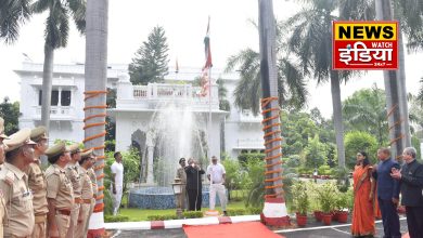 Chief Secretary hoisted the flag on Independence Day, paid tribute to the brave martyrs