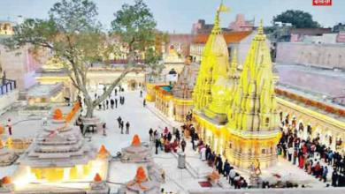 Sawan 2024: Crowd of devotees gathered in Kashi Vishwanath temple, darshan started from midnight itself.